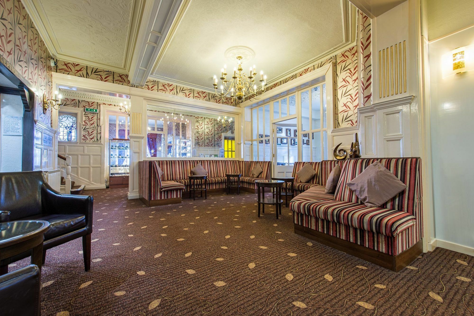 Queens Hotel Λαντούντνο Εξωτερικό φωτογραφία